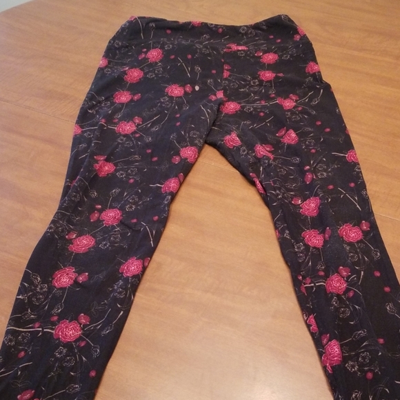 Lularoe legging - Picture 3 of 4